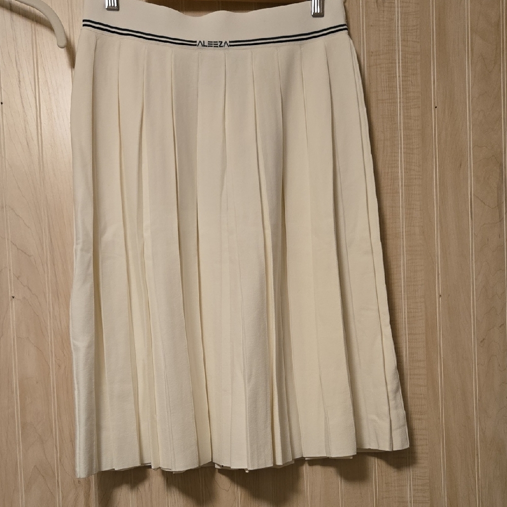 Aleeza Paris White Knit Pleated Tennis Skirt With Aleeza Strip